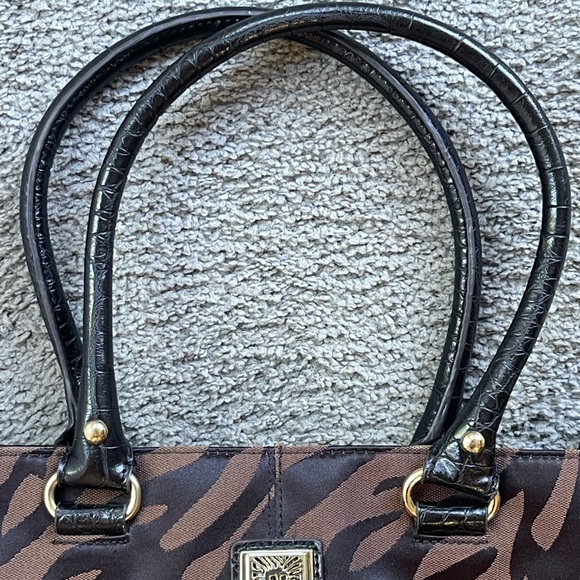 ANNE KLEIN BLACK & BROWN ZEBRA PRINT SHOULDER BAG. Reptile print bottom/handles. - Picture 8 of 10